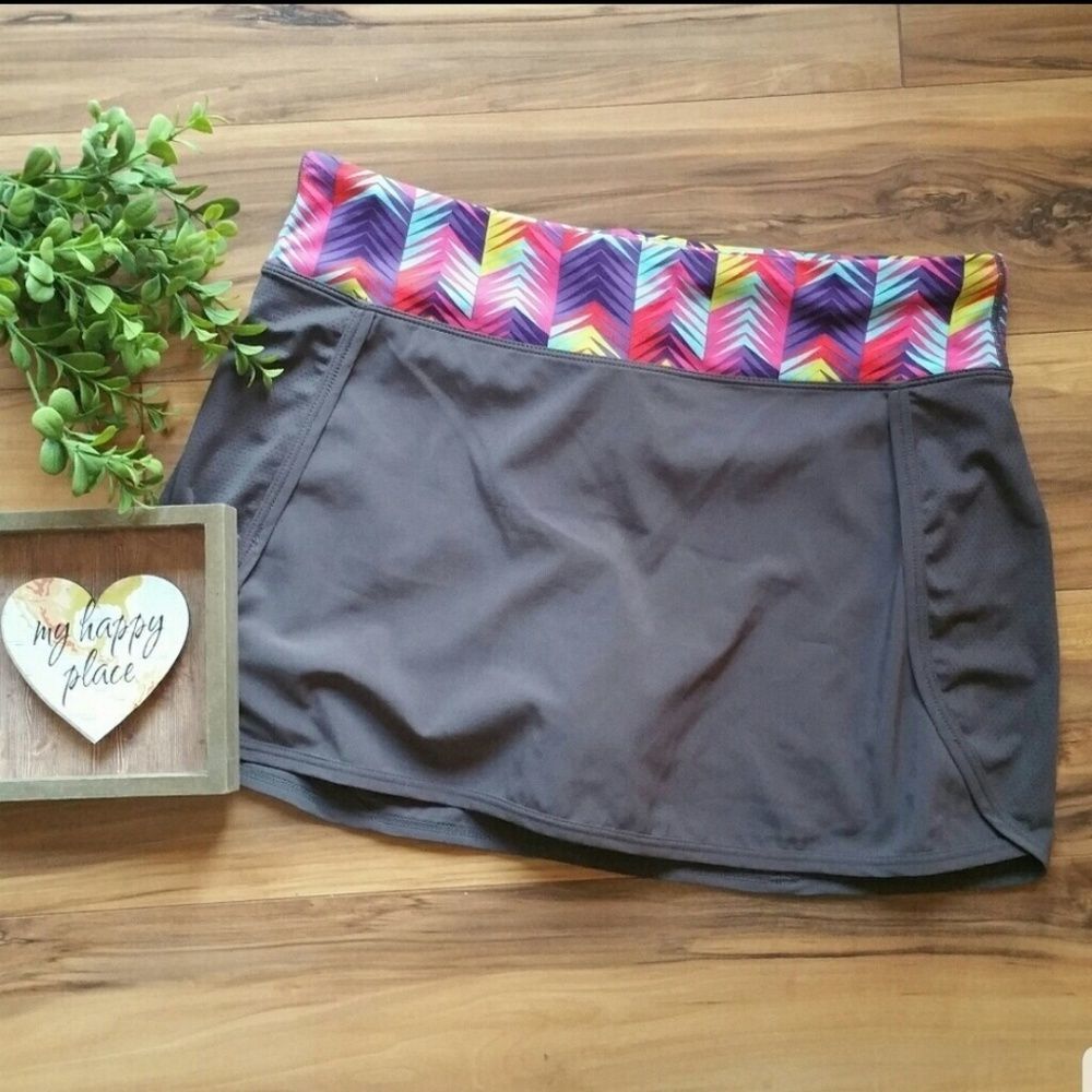 Fabletics Gray & Multicolor Workout Skort Size Small